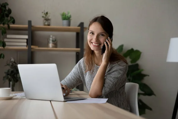 Portrait of happy businesswoman work on laptop talk on cell — Stock Photo, Image