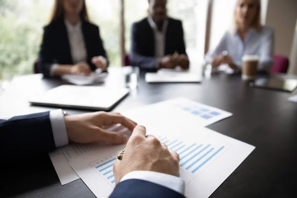 Team leader listening to ideas of his colleagues on meeting — Stock Photo, Image