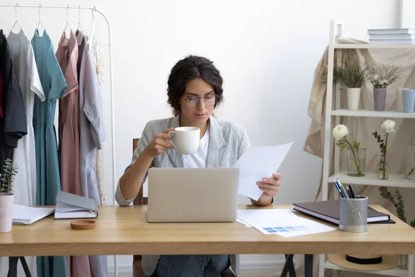 Happy designer enjoying break time at workplace. — Stock Photo, Image