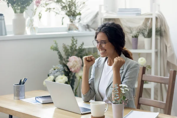 Euphoric young creative designer celebrating receiving good news. — Stock Photo, Image