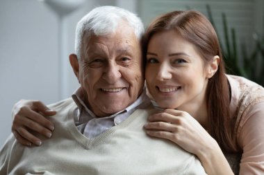 Kafasından vurulmuş. Farklı nesillerin aile portresi..