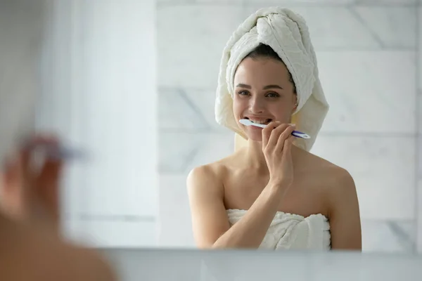 Close up head shot smiling young woman cleaning teeth — Stock Photo, Image