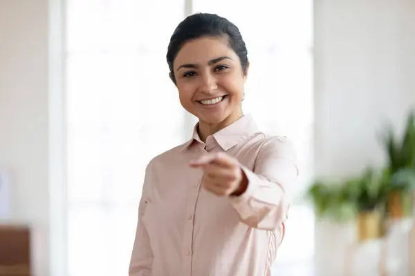 Portrait of smiling indian woman point at screen — Stock Photo, Image