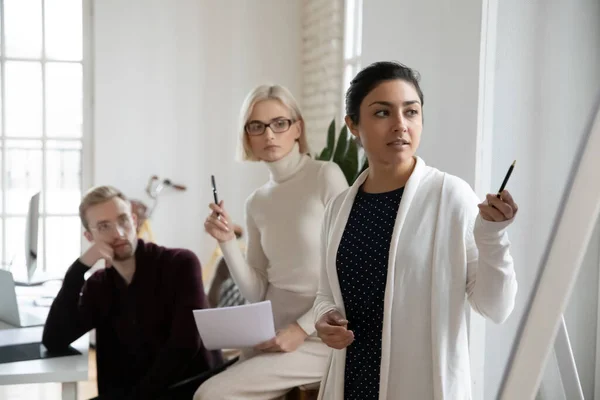 Young indian female trainer make whiteboard presentation — Stock Photo, Image