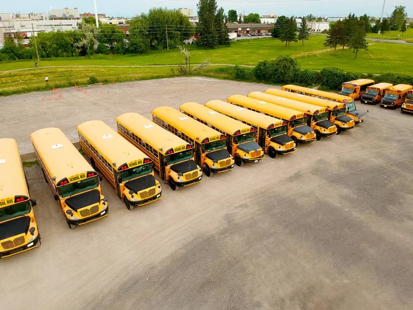 Parkering Full Skolbussar Väntar Pedagogiska Säsong Rad Fylld Med Många — Stockfoto