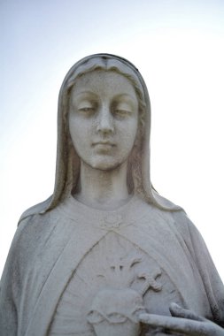 Kalp Meryem Ana heykeli. Saint Mary veya Tanrı, İsa'nın anası.