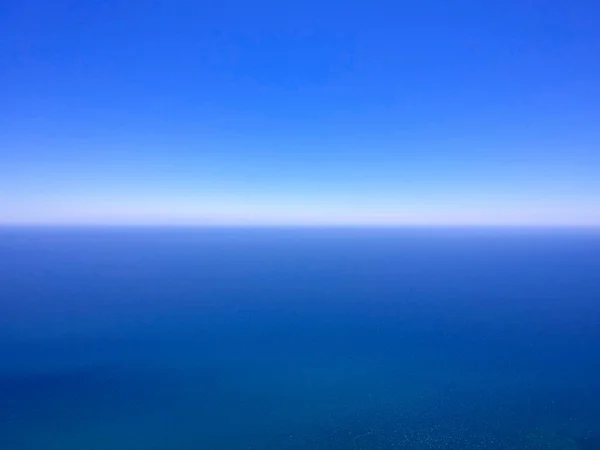 Blaues Seewasser Und Himmel Wasserlandschaft Mit Horizont Und Klarem Tiefblauem — Stockfoto