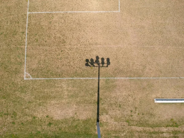 Stadionbeleuchtung Von Hinten Einem Stadion Mit Grünem Rasen Einem Sommerlich — Stockfoto