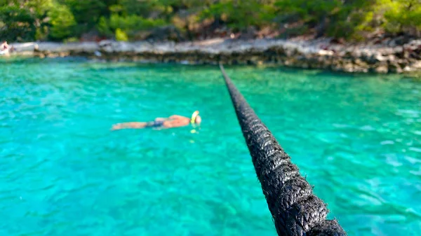 Τουρίστας Κολύμβηση Αναπνευστήρα Στο Νησί Πέτρα Ακτές Της Brock Στη — Φωτογραφία Αρχείου