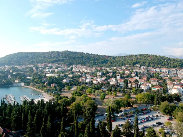 Εναέρια Άποψη Περίφημο Ευρωπαϊκό Ταξιδιωτικό Προορισμό Split Αστικό Τοπίο Στην — Φωτογραφία Αρχείου