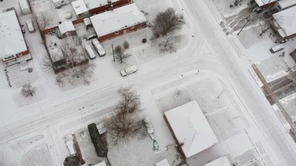 高水位雪灾 冬季天气预报当天在全市 顶鸟景的人们的房子被雪覆盖 鸟图郊区城市住房发展 相当邻里 — 图库视频影像