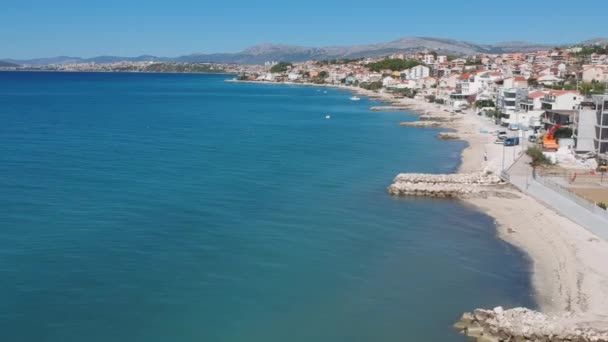 Mooie Luchtfoto Vogel Uitzicht Ochtend Kustplaatsje Buurt Van Split Kroatië — Stockvideo