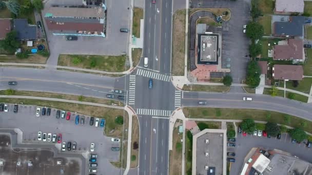 Vista Aérea Cruzamento Junção Rodoviária Com Carros Movimento Cidade Americana — Vídeo de Stock