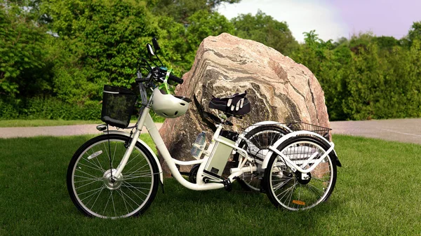 Bicicleta eléctrica en la hierba verde con fondo de piedra en el sol — Foto de Stock