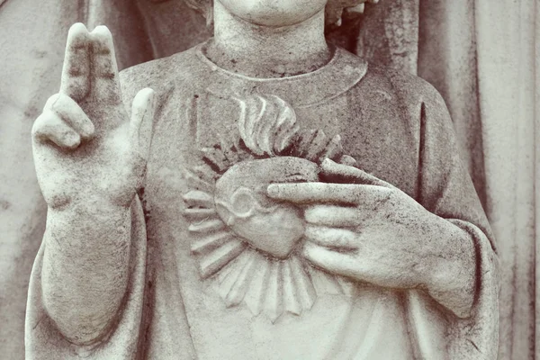 Detalle de Sagrada Familia. Joven Jesús con corazón sagrado. Estatua dep — Foto de Stock