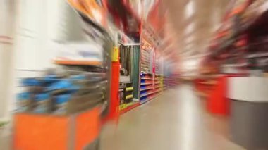 Süpermarket veya alışveriş merkezi alışveriş zaman atlamalı, hareket bulanıklığı ile hyperlaps. 4k.