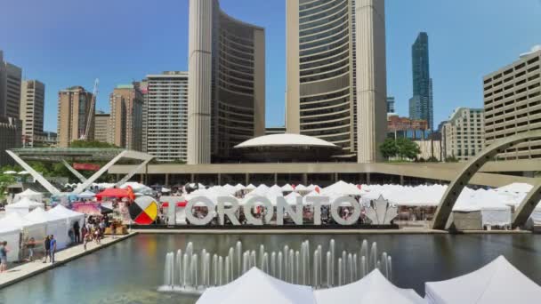 Toronto Ontario Canada July 2019 Queen Bay Fountain Nathan Phillips — стоковое видео