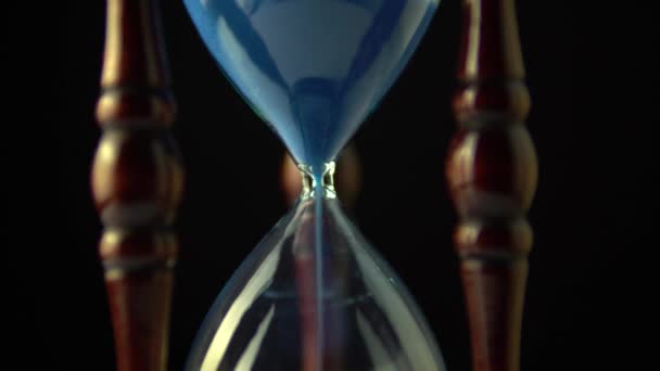 Sable Déplace Travers Verre Gros Plan Horloge Sablier Ancienne Minuterie — Video