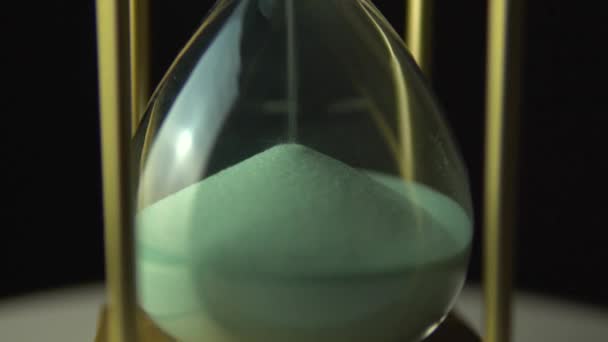 Hourglass Close Concept Passage Temps Sable Verre Heure Passant Travers — Video