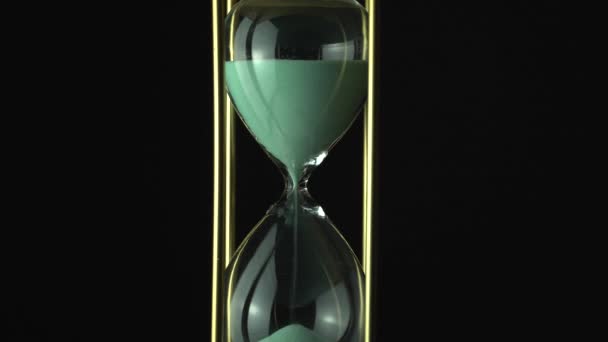 Песочные Часы Темном Фоне Часы Помещаются Нижнюю Нижнюю Часть Часов — стоковое видео