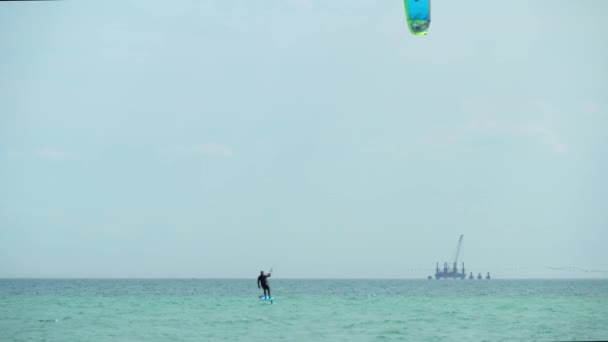 Toronto, Ontario, Canada - May 24, 2020 Lake Ontario Woodbine Beach on sunny day with wind kite surfers and green water, during COVID 19 coronavirus pandemic. Marine summer landscape. — Stock Video