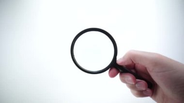 Eldeki büyüteç, evrensel kavramın kalıbını maskelemek kolay. Bilimadamı araştırmacı ya da araştırmacı, bilgisayarın şifreli kodunun incelenmesi ya da incelenmesi. Hatalar taranıyor