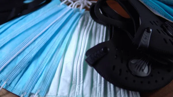 Las Máscaras Médicas Antipolvo Desechables Reutilizables Apilan Para Protegerse Contra —  Fotos de Stock