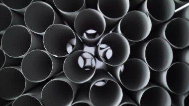 Siyah arka planda boş tuvalet kağıdı ruloları. Hijyen malzemeleri piramidi, Covid-19 koronavirüs salgını sırasında tükenmiş tuvalet eşyaları. Karantina ve kendini izole etme alanındaki boş stoklar.