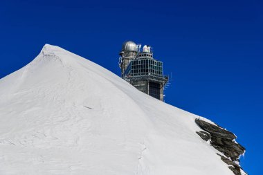 Wengen, İsviçre - 18 Mayıs 2018: Sfenks Gözlemevi Jungfraujoch, Avrupa'da bulunan meşhur mekanlar hedef İsviçre en yüksek dağ tepe üstündeki