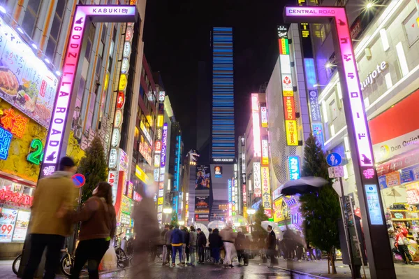 Shinjuku Kabukicho Tokyo, Japan mycket berömda shoppingcenter, e — Stockfoto