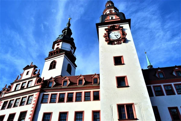 Chemnitz市政厅和蓝天 Chemnitz旧市政厅 恢复蓝天背景 — 图库照片