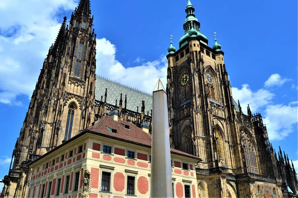 Catedral San Vito Praga República Checa Cielo Azul Nube Blanca — Foto de Stock