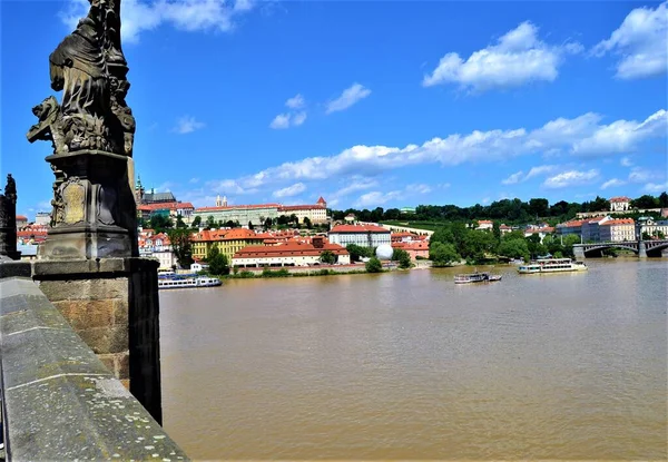 Vltava Nehri Fotoğrafları Charles Köprüsü Prag Çek Cumhuriyeti Nden Mavi — Stok fotoğraf