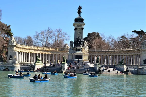 View Small Lake Retiro Park Madrid Spain — стоковое фото