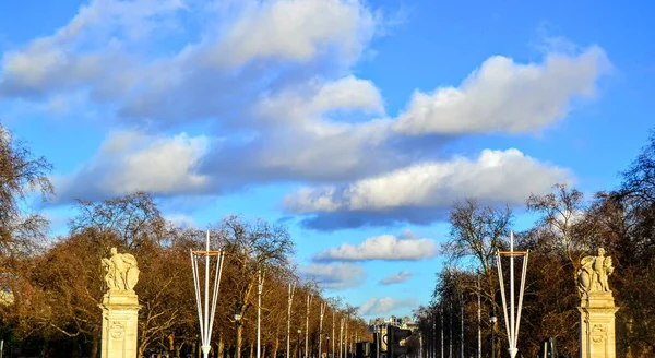 Monumentos Memoriais Estátuas Londres Frente Palácio Buckingham Reino Unido Céu — Fotografia de Stock