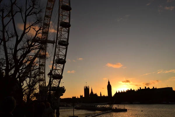 Silhouette London Eye Westminster Abbey Tower Bridge Thames River — стокове фото