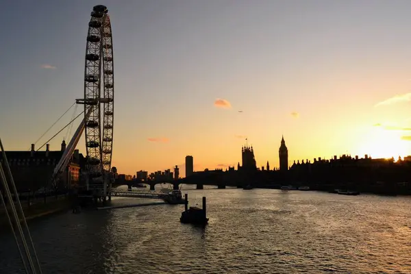 Silhouette London Eye Westminster Abbey Tower Bridge Thames River — стокове фото