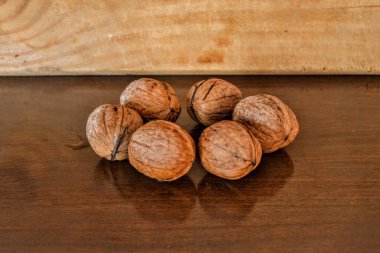 Türkiye 'de taze fındık grupları. Organik ve taze ceviz ve ahşap zemin grupları. Bursa Türkiye