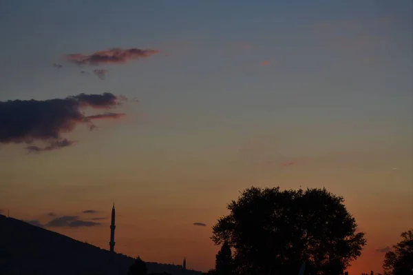 Obloha Bursy Turecku Během Západu Slunce Silueta Minaretu Místní Mešity — Stock fotografie