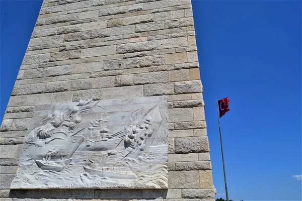 Anakkale Monument Martyrs Turkish Flag Blue Sky Turkey — Stock Photo, Image