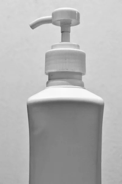 白黒写真 液体石鹸容器 — ストック写真
