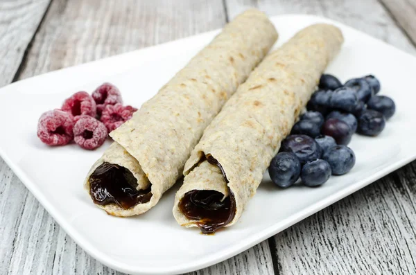 Yabanmersini ve ahududulu krep.