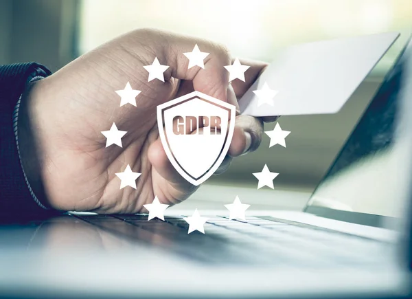 Veri koruma gizlilik kavramı. Gdpr. AB. Siber güvenlik ağı. İş adamı dizüstü bilgisayarda veri kişisel bilgilerin korunması. 