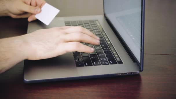 Online Einkaufen Mann Bezahlt Mit Kreditkarte Einem Web Shop Commerce — Stockvideo
