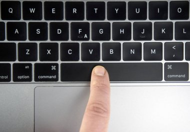 parmak klavye space bar düğmeye