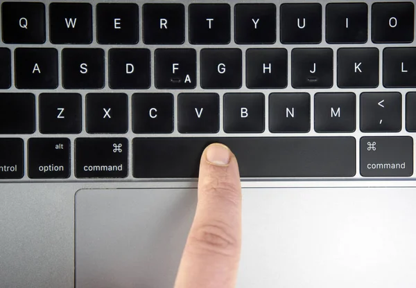 parmak klavye space bar düğmeye