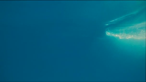 Jeune homme Silhouette de natation dans l'océan Photo sous-marine Piscine de la mer Mode de vie actif Aventure Vacances Liberté Exercice de détente Plongée Vacances d'été Tropical Island 