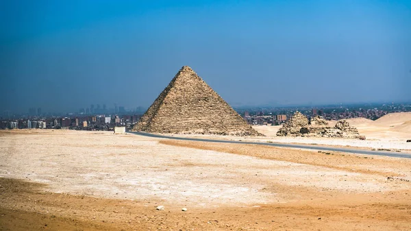 Grote Piramide Van Giza Een Mooie Blauwe Dag — Stockfoto