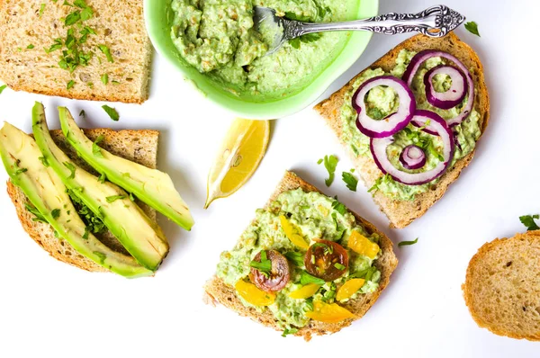 Sandwiches Saludables Con Aguacate Verduras Para Una Merienda Dietética —  Fotos de Stock