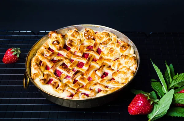 Homemade Strawberry Sweet Pie Baked Pastry Dessert — Stock Photo, Image